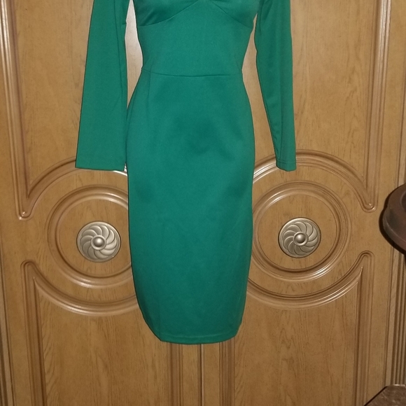 FATE LONDON MIDI DRESS - Picture 2 of 9